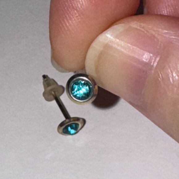 5 Mm Round Aqua Blue Cz And Sterling Post Earrings - Picture 3 of 11